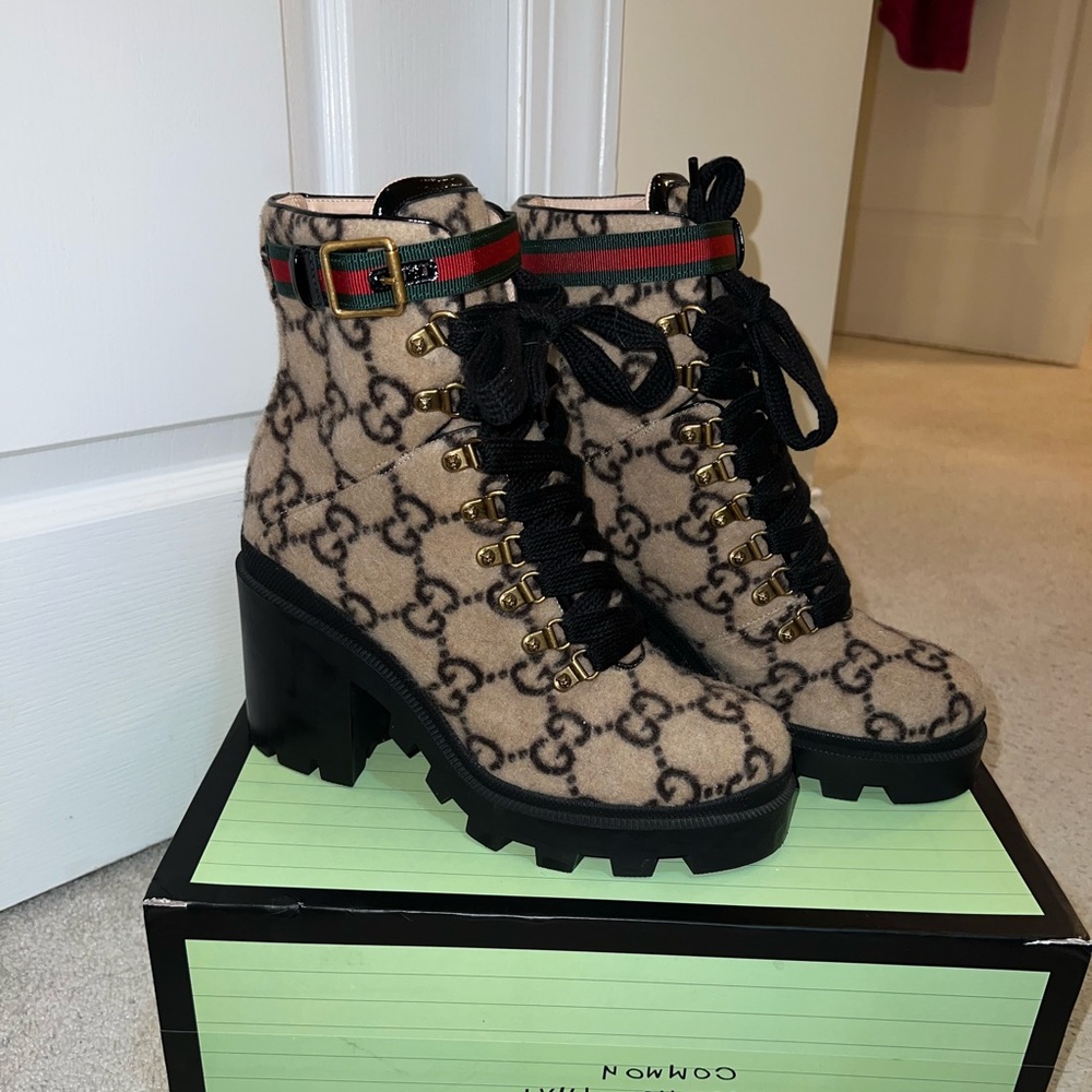 Gucci Beige Monogram Wool Ankle Boots with Green-Red Stripe (like new) - Picture 3 of 4